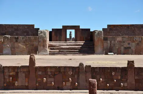 tiwanaku puerta del templo