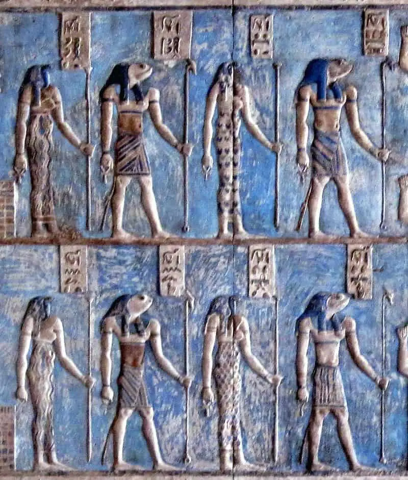 Relieve de techo en el templo de Dendera, Egipto